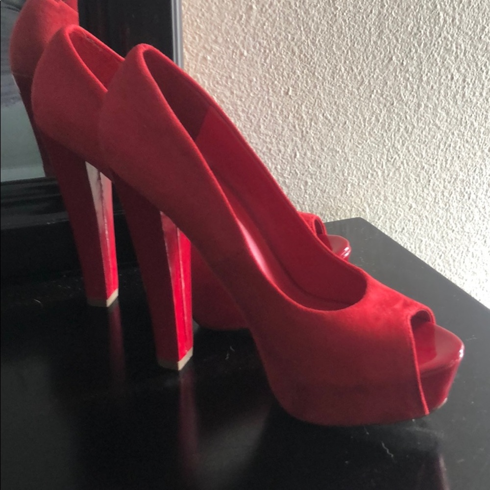Red platforms.. like new